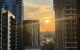 Views And Vibes - Free Parking - Great Location - Outdoor Pool!